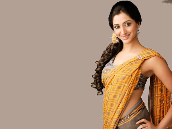 Yummy Yellow Beauties Of Bollywood