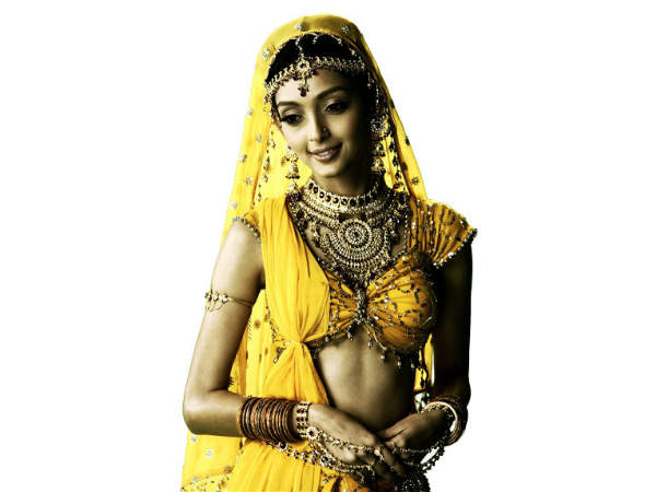 Yummy Yellow Beauties Of Bollywood
