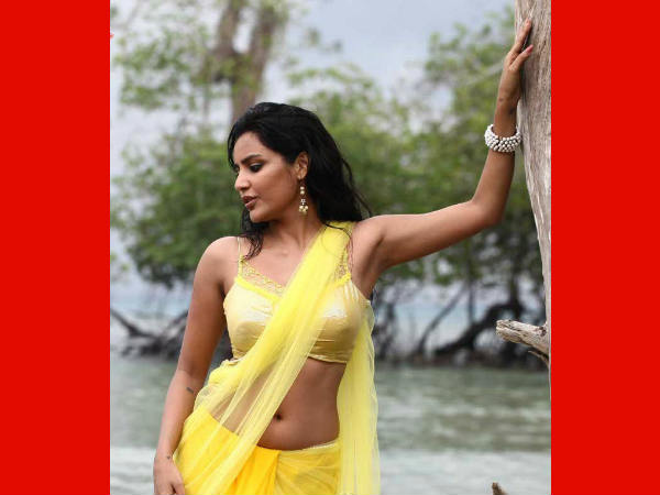 Yummy Yellow Beauties Of Bollywood