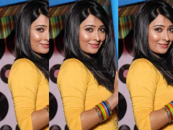 Yummy Yellow Beauties Of Bollywood