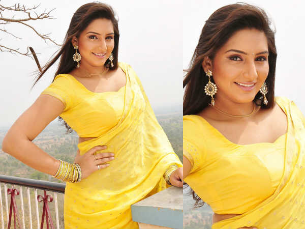 Yummy Yellow Beauties Of Bollywood