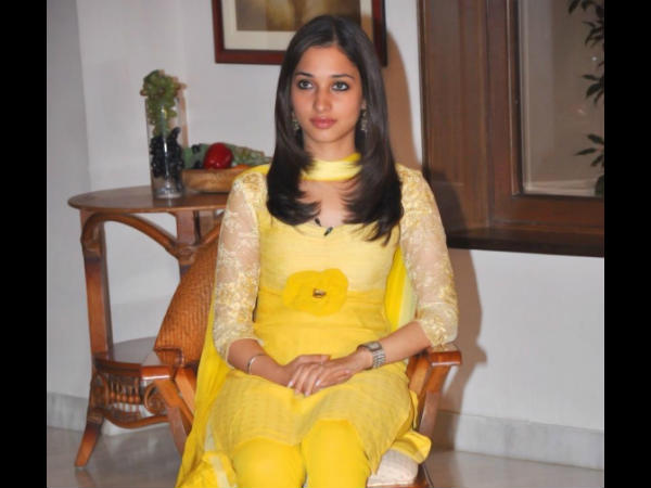 Yummy Yellow Beauties Of Bollywood