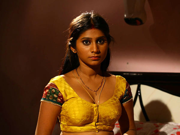 Yummy Yellow Beauties Of Bollywood