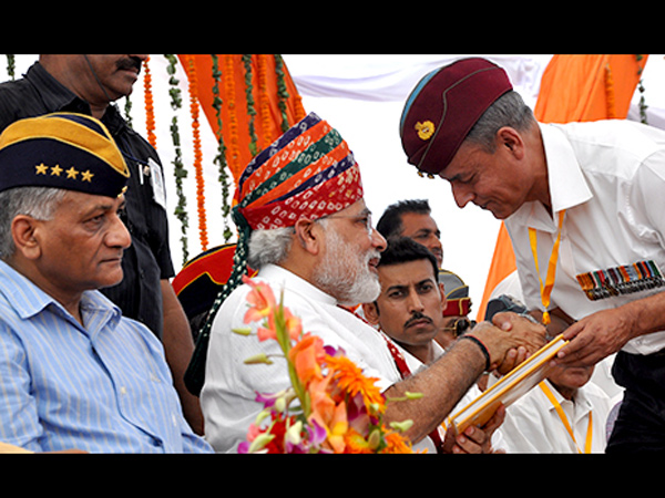 નરેન્દ્ર મોદીના નિત નવા અંદાજ