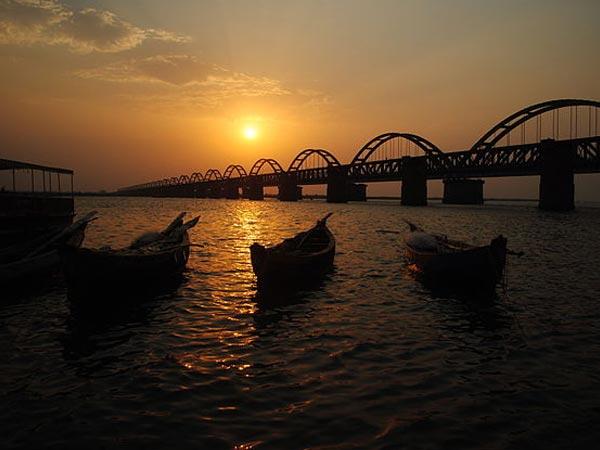 રાજામુંદ્રીનું આર્ક બ્રિઝ