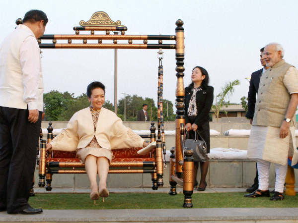 હિંચેકે ઝૂલ્યા પેંગ લિયુઆન