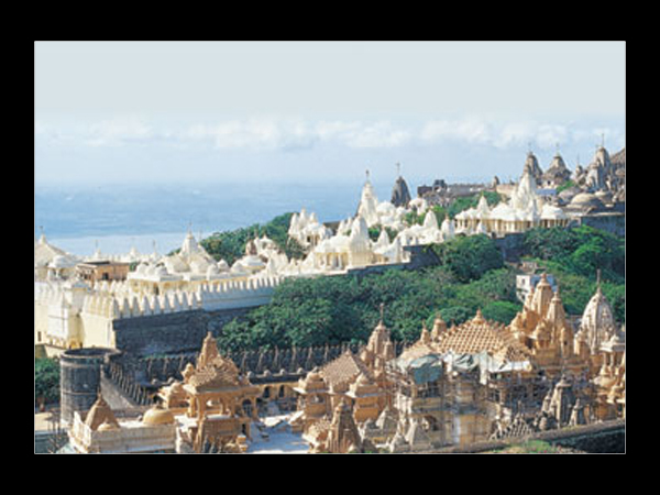 સમયાંતરે આ સંકુલના દેરાસરોનું સંવર્ધન થતું રહ્યું