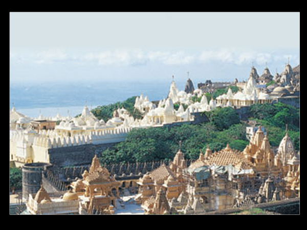 પાલિતાણાના પર્વતીય સ્થાનકોમાં પ્રખ્યાત દેરાસરો