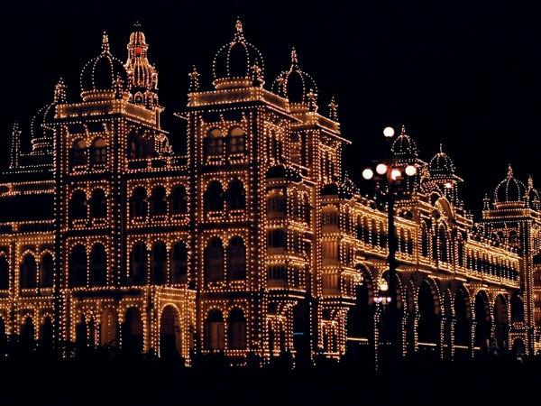નવરાત્રિમાં સજ્જ મૈસૂરનો મહેલ