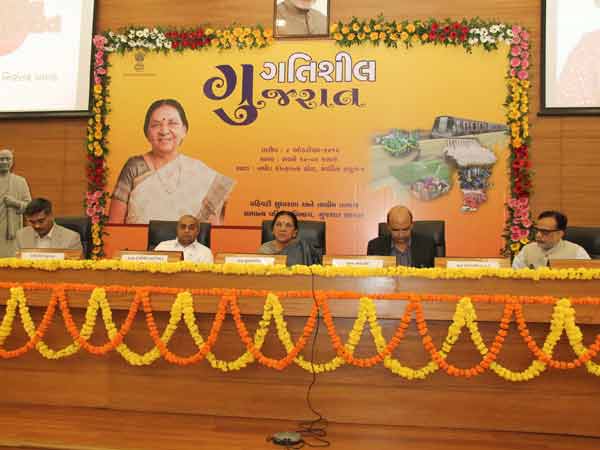 હસ્તકળા અને હાથશાળનું માર્કેટ ઉભું કરવું