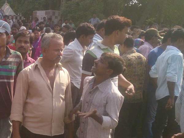 લોકો રસ્તા પર ઉતરી આવ્યા