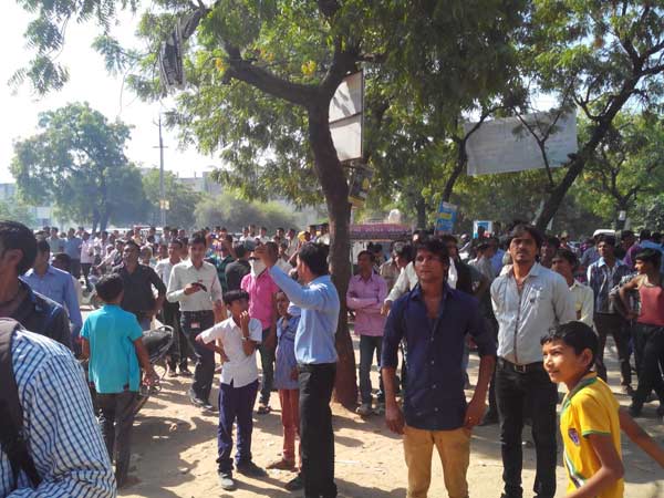 ટ્રાફિક જામ થઇ ગયો