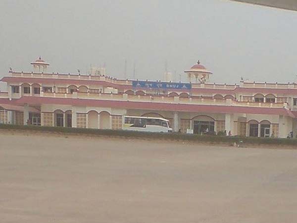ભૂજ હવાઇ મથક