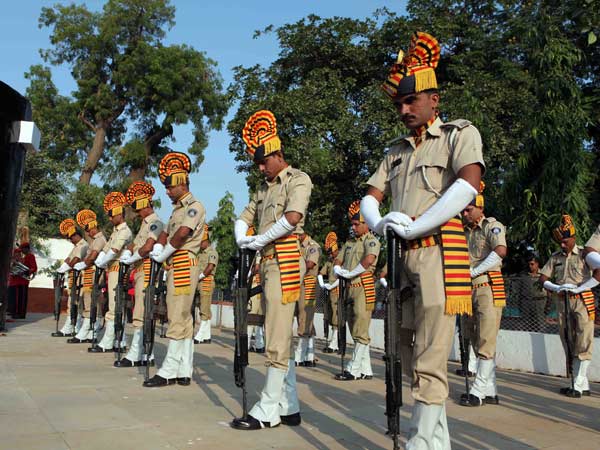 શહીદોને અર્પિત કરાઇ શ્રધ્ધાંજલિ