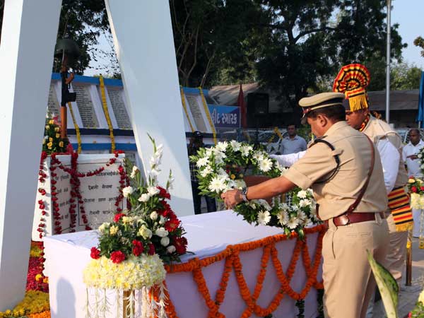 શહીદોને અર્પિત કરાઇ શ્રધ્ધાંજલિ