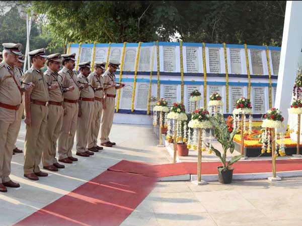 શહીદોને અર્પિત કરાઇ શ્રધ્ધાંજલિ