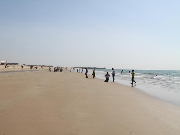 માંડવી બીચની એક તસવીરી ઝલક...