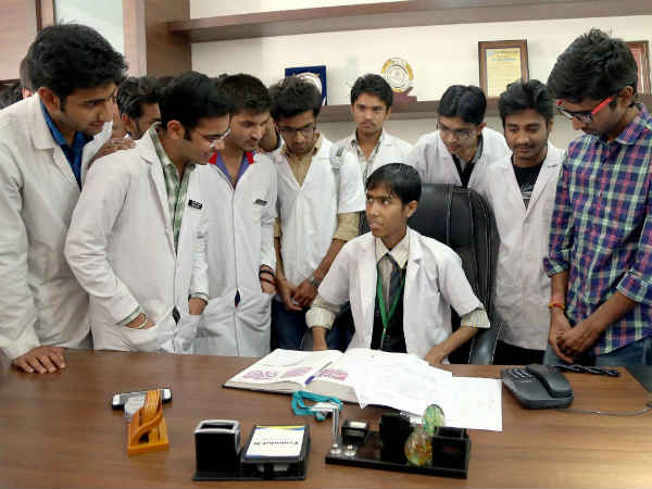 17 વર્ષનો હેમંત બન્યો મેડિકલ કોલેજનો આચાર્ય