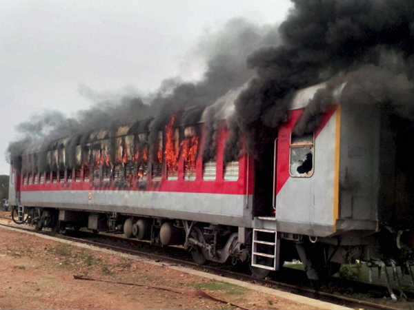 ટ્રેનના ડબ્બામાં આગ