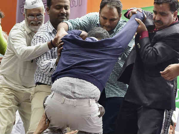 કેજરીવાલ કંઇક આ રીતે ચડ્યા