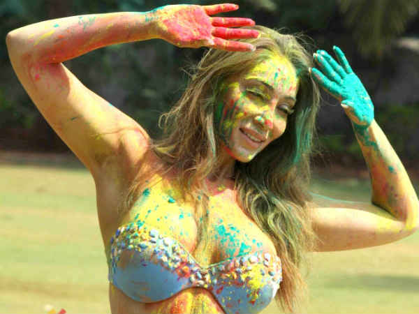 સોફીયાનું રંગબિરંગી હૉટ ફોટોશૂટ
