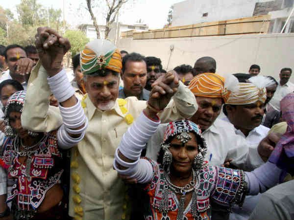 એન ચંદ્રબાબુ નાયડુએ રમી હોળી
