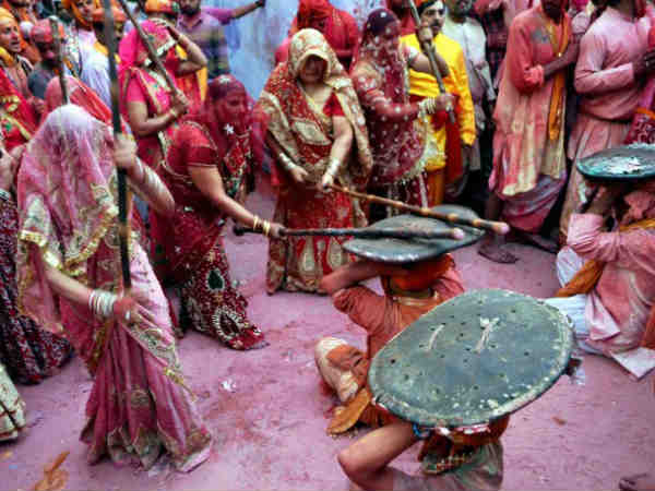 હોલી હૈ