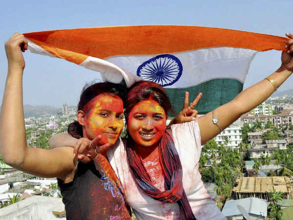 ટીમ ઇન્ડિયાને ચિયર કરતી યુવતીઓ