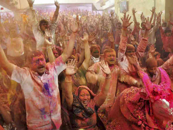 રંગ પિચકારી વાગી સરરરરર