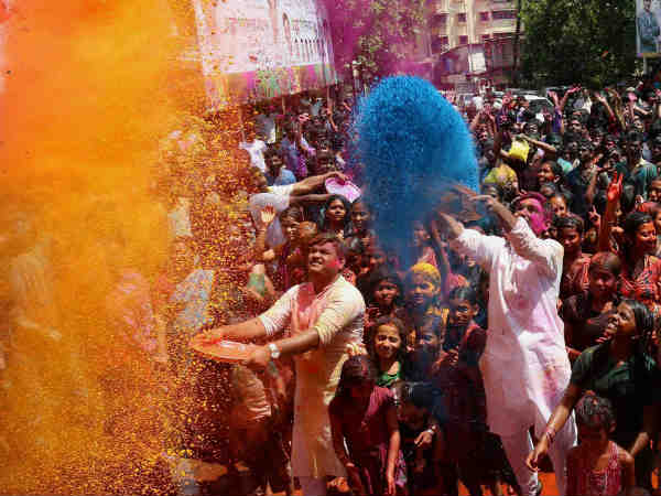 રંગ પિચકારી વાગી સરરરરર