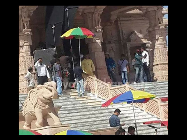 મંદિરમાં શૂટિંગ