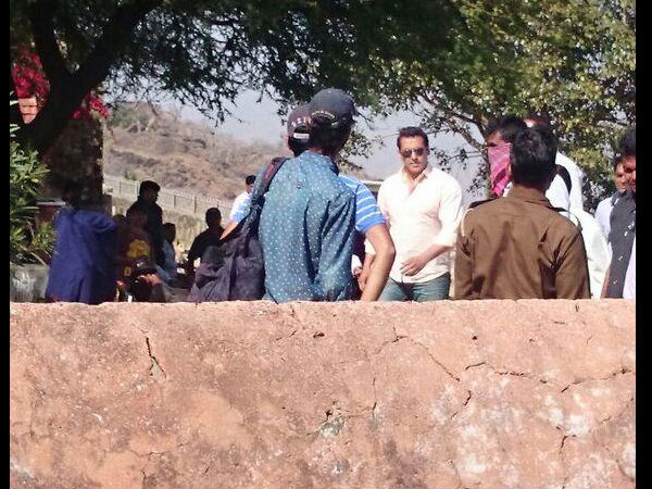 સલમાન જોવા ઉમટી ભીડ