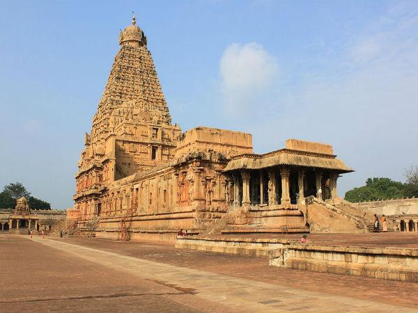 1- બૃહદેશ્વર મંદિર