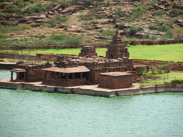 6- બાદામી ગુફા મંદિર