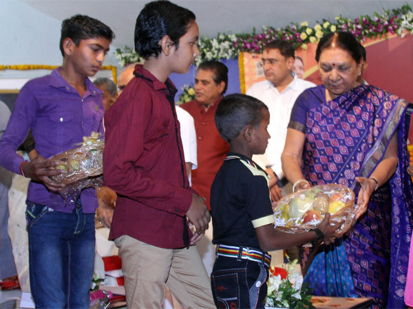 સમાજની આરોગ્ય સમસ્યાઓના નિવારણને અગ્રીમતા