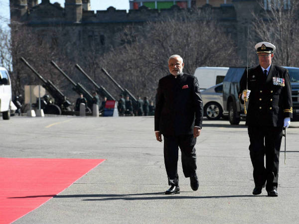 મોદીને અપાઇ તોપોની સલામી