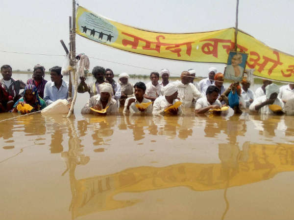છેલ્લા 9 દિવસોથી પાણી ઉભા છે આ ખેડૂતો