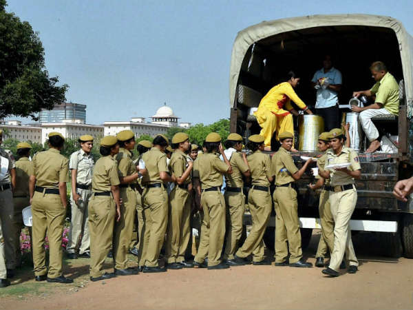 મહિલા પોલીસકર્મીઓનું ટફ જીવન