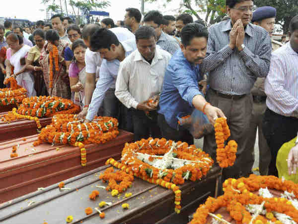 ગોવાહાટી પહોંચ્યા સંબંધીઓના શબ