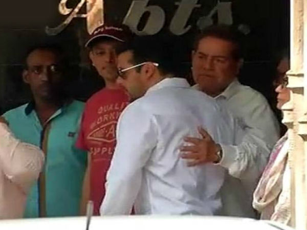પિતાને લાગ્યા ગળે