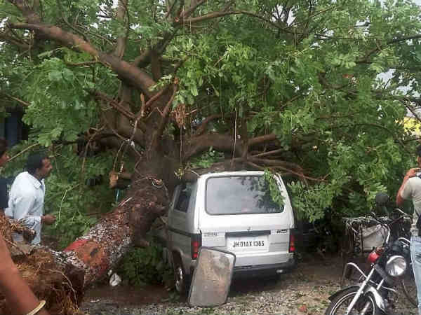રાંચીમાં વાવાઝોડાએ કર્યું ભારે નુક્શાન