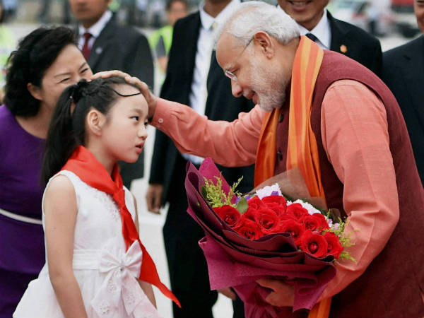 નાનકડી છોકરીએ કર્યું મોદીનું સ્વાગત