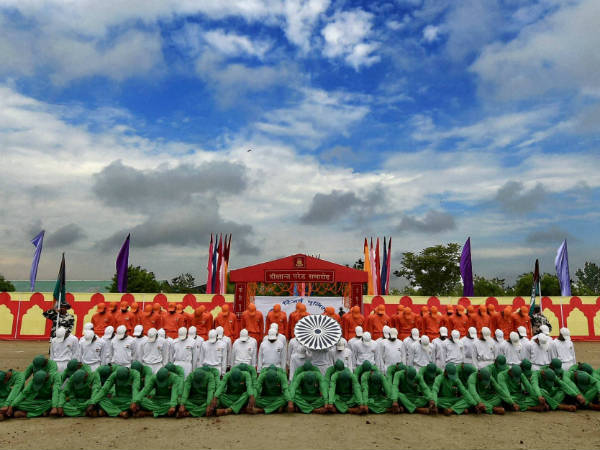સીઆરપીએફના જવાનોએ બનાવ્યો રાષ્ટ્રધ્વજ