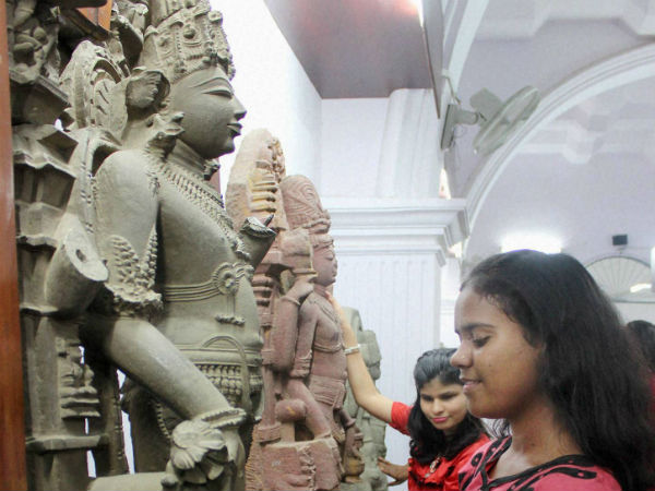 જ્યારે હાથ બન્યા આંખો
