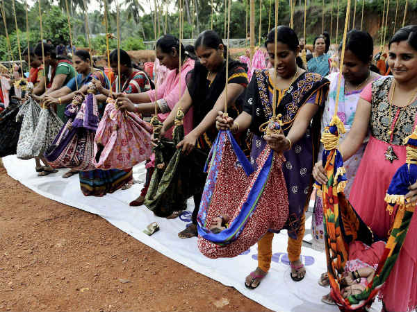પારણું ઝૂલાવીને ફેલાવી જાગૃતિ
