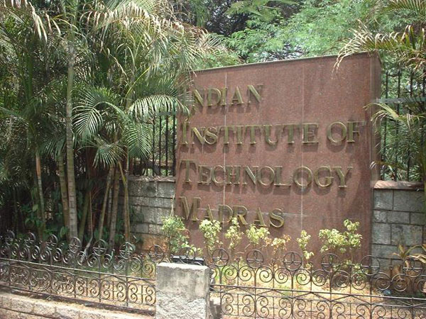 DYFI ના વિદ્યાર્થીઓએ કર્યું IIT મદ્રાસ સામે પ્રદર્શન