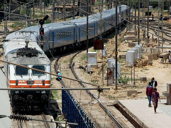 દિલ્હી- આગ્રા ટ્રેનનું છેલ્લું ટ્રાયલ