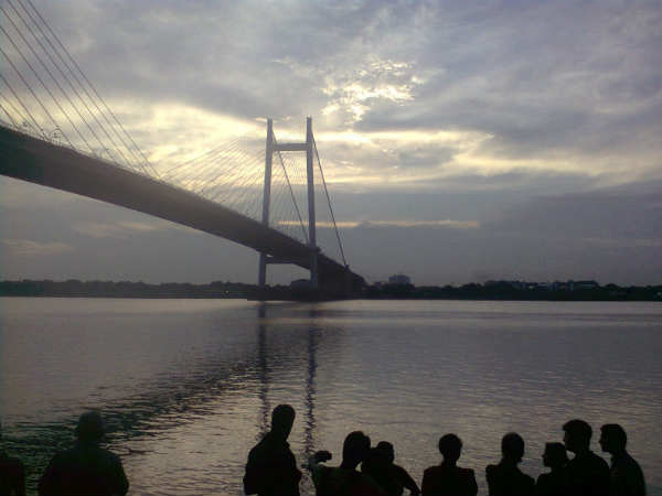 કોલકાતામાં સંભાળીને