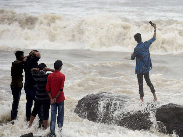 લાવ એક સેલ્ફી તો ખેંચવા દે