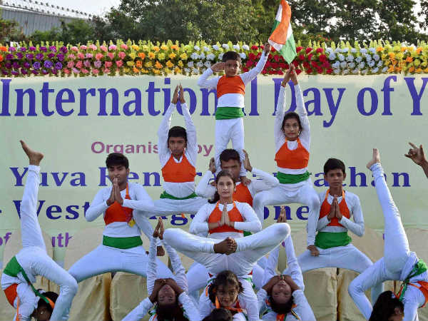 કોલકત્તાના નાના ભૂલકાઓ કર્યો યોગ